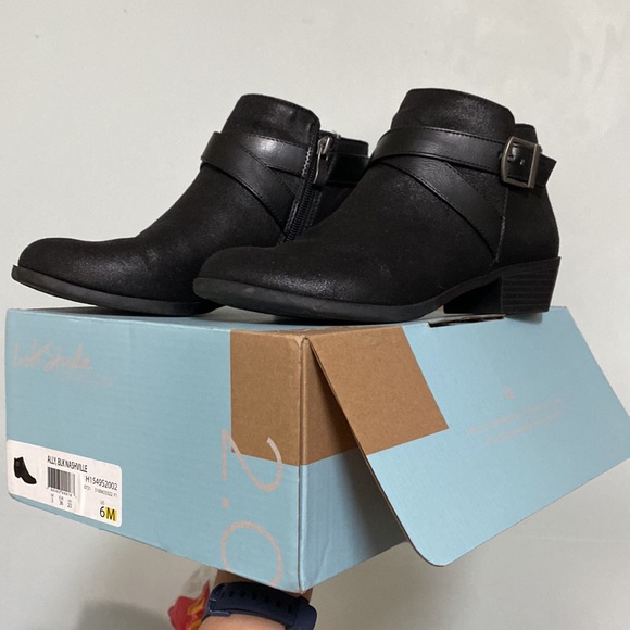 Life Stride Black Suede Ankle Boots w/ Buckle and Strap Zip-Up in Womens Size 6 - Picture 1 of 8